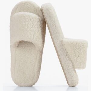 NWT Parlovable Fuzzy Slippers House Shoes Memory Foam Thick Sole 7-8